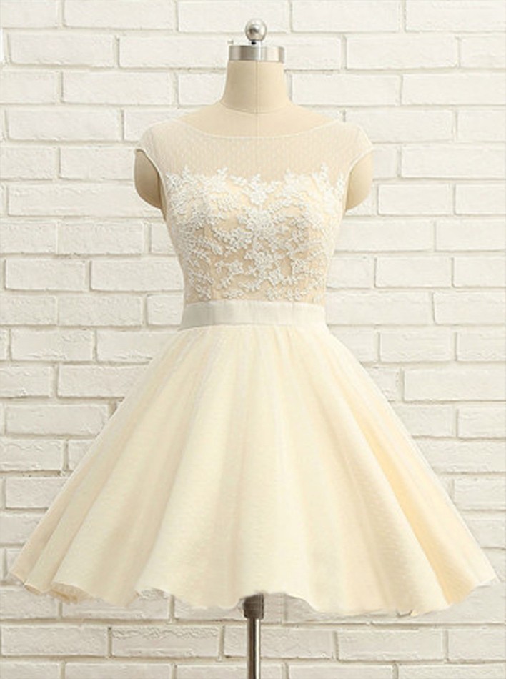 Ball Gown Scoop Knee-length Champagne Organza Cap Sleeves Homecoming Dress With Lace